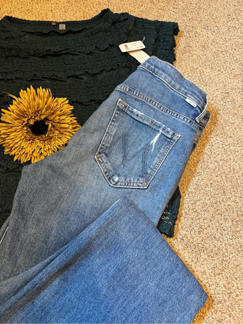 MOTHER Weekender Fray Jeans - Picture 6 of 10